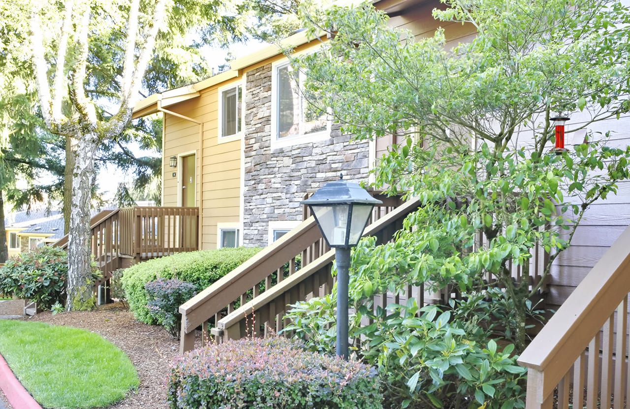 The Bluffs at Mountain Park Apartments in Lake Oswego, OR