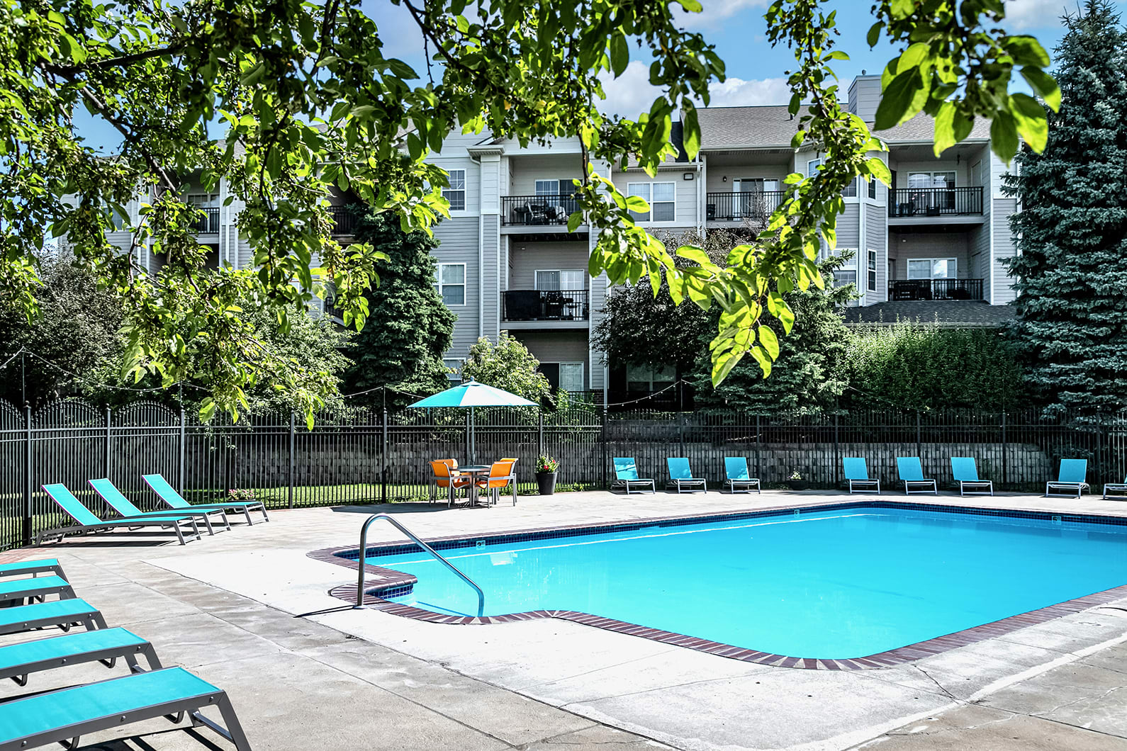 1, 2 & 3 Bedroom Apartments in Omaha, NE Autumn Grove