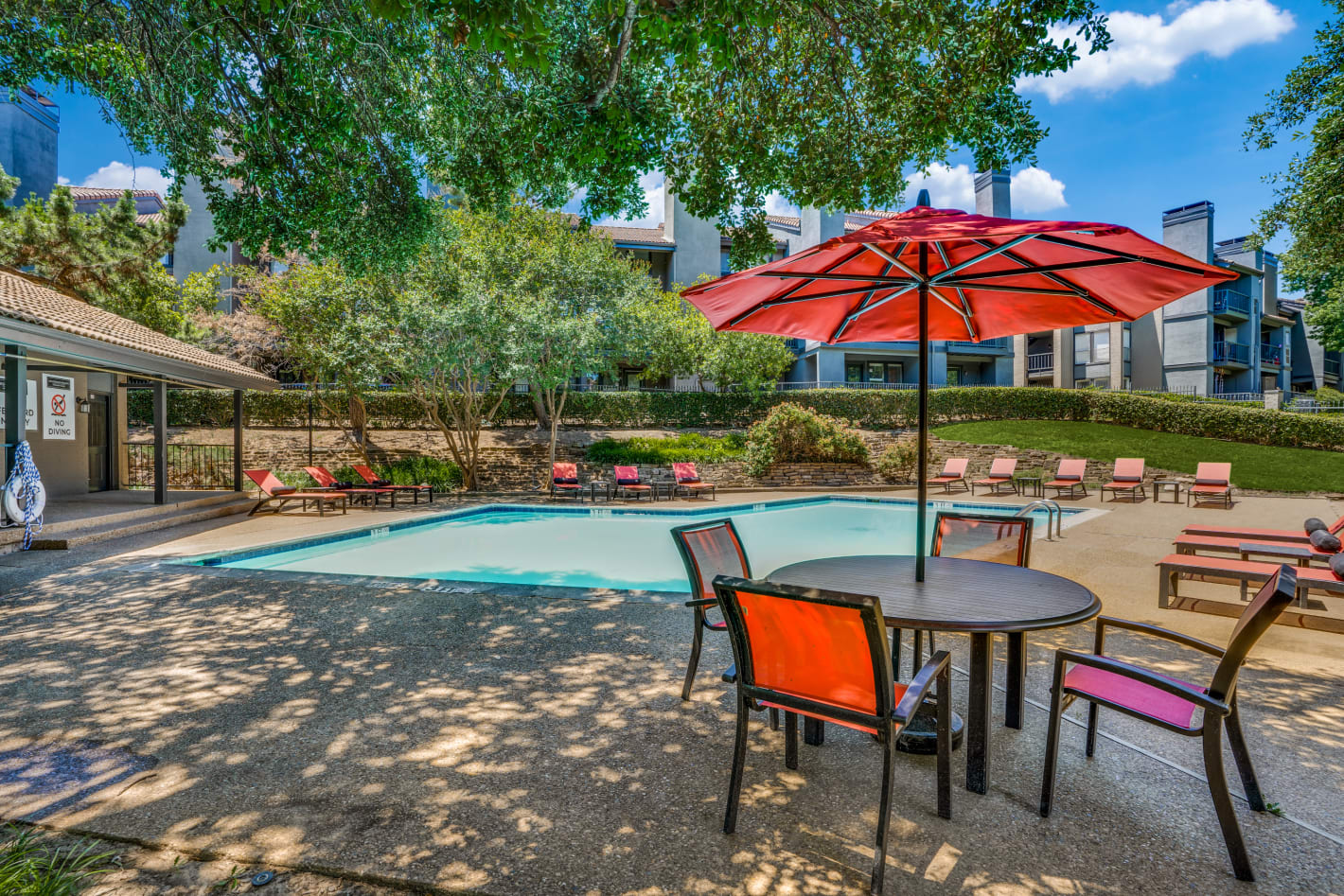 Photos and Video of Las Colinas Heights Apartments in Irving, TX