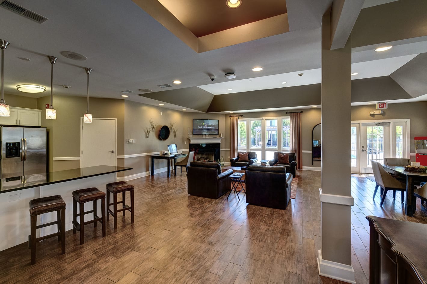 Photos and Video of Farmington Lakes Apartments in Oswego, IL