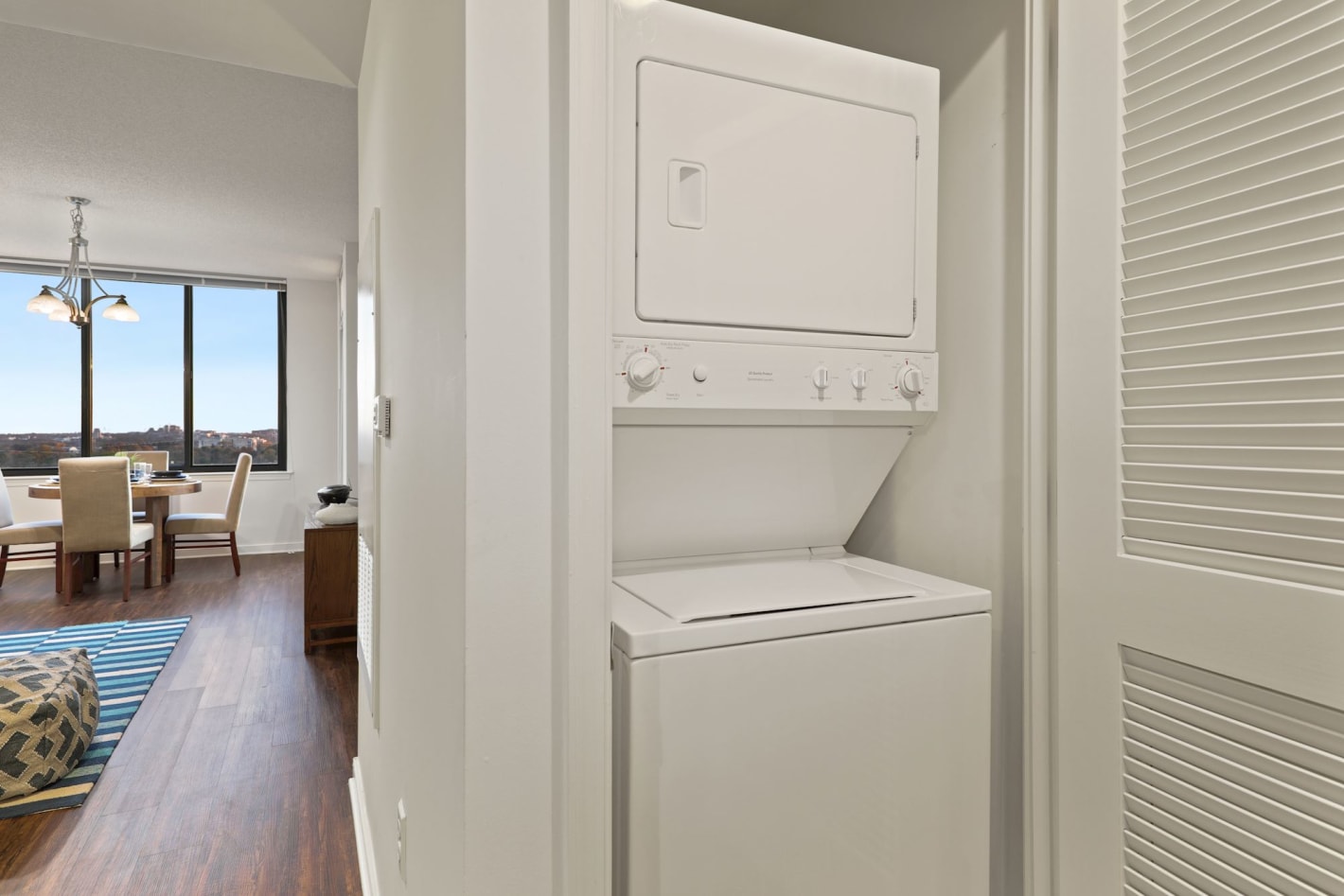 Photos and Video of Wentworth House Apartments in North Bethesda, MD