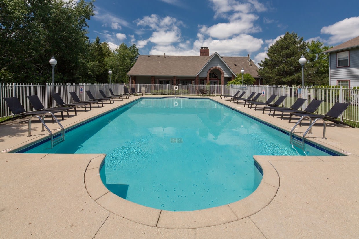 Photos and Video of Deer Valley Apartments in Lake Bluff, IL