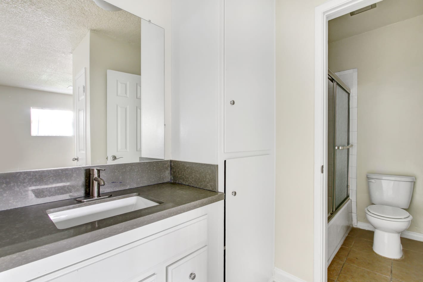 Photos and Video of Roscoe Terrace in Canoga Park, CA