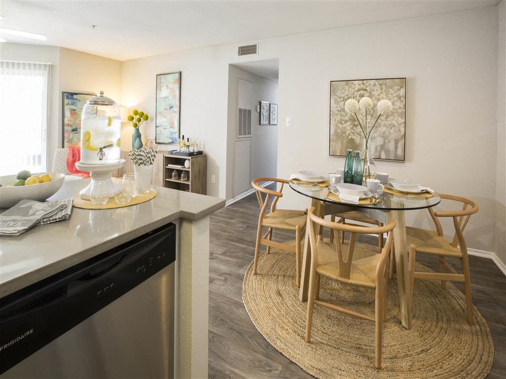 View Photos of Sherwood Crossing Elkridge Apartments