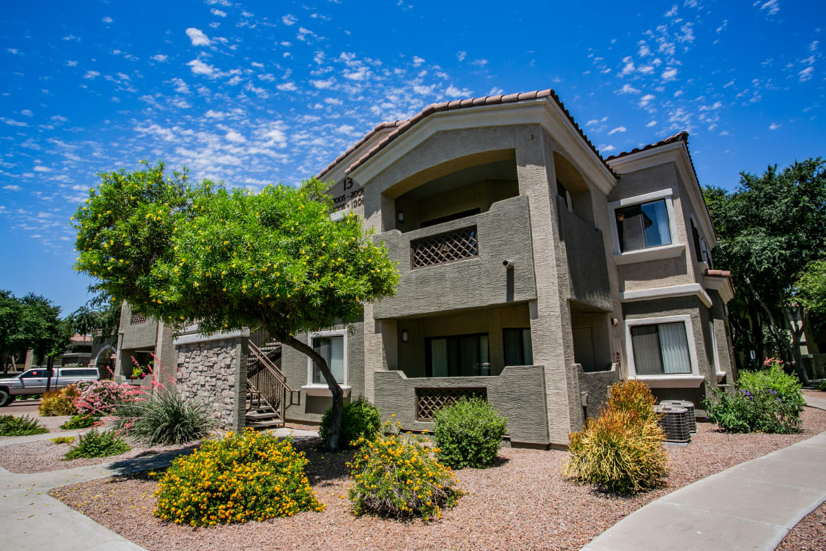 Versante Apartment Homes official photograph
