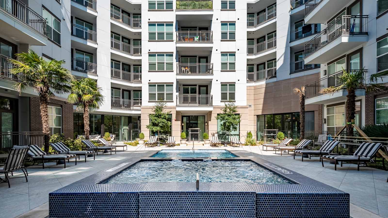 Luxia Swiss Avenue apartment community in Old East Dallas, Texas
