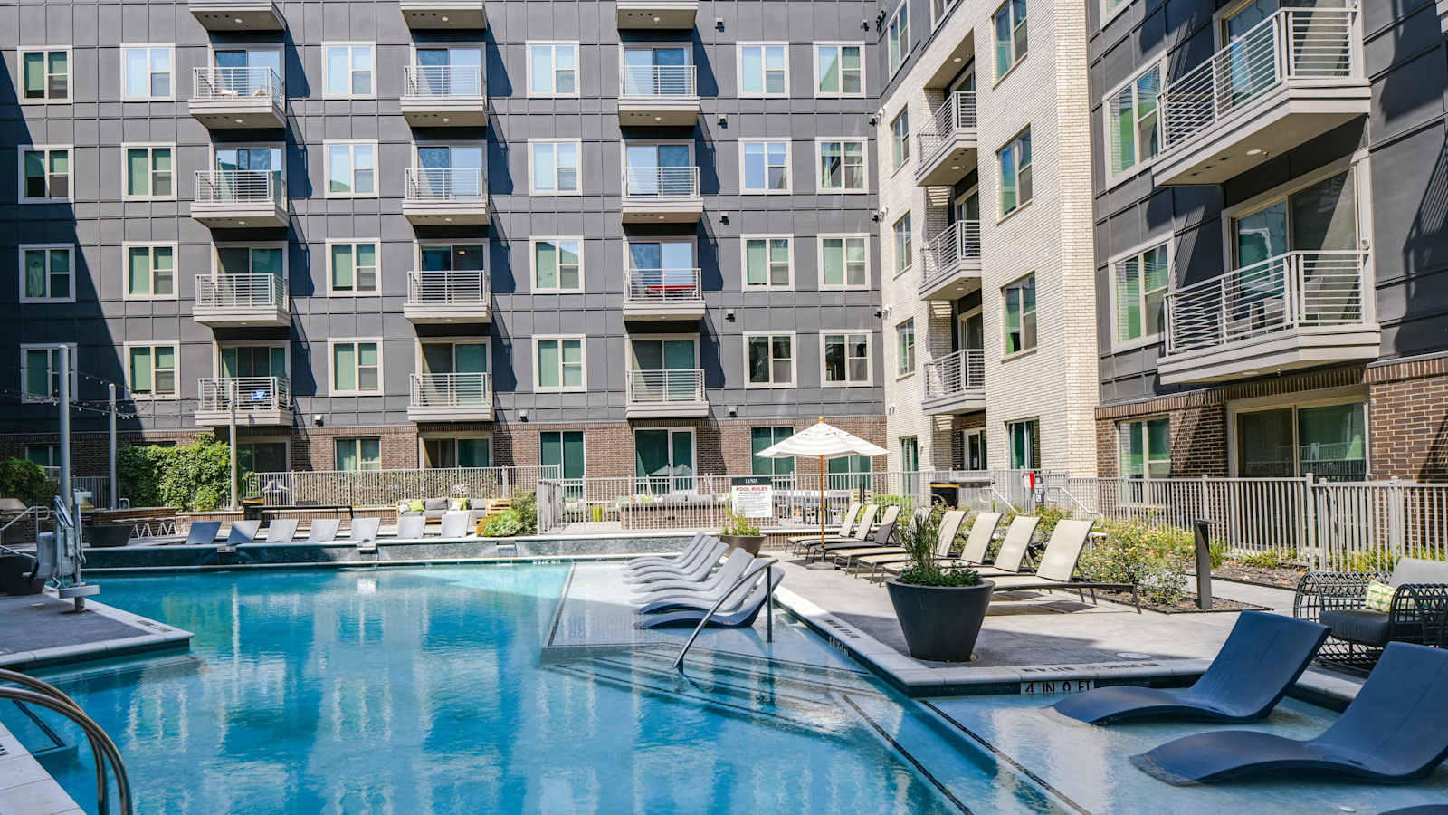 Luxia Midtown Park apartment community exterior in Dallas, Texas