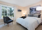 Thumbnail 9 of 32 - bed