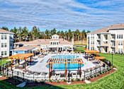 Thumbnail 28 of 29 - Pool