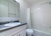 Thumbnail 7 of 9 - Full bathroom