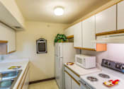 Thumbnail 16 of 20 - Kitchen at Davis Estates Apartments in Shelbyville TN