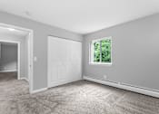 Thumbnail 5 of 9 - the living room at Eagle Pointe New London