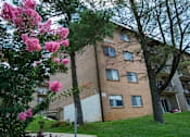 Thumbnail 13 of 38 - Del Vista Apartments Building Exterior 06