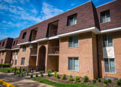 Thumbnail 18 of 28 - Oakton Park Apartments Building Exterior 09
