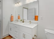Thumbnail 13 of 34 - Bathroom at The Allure