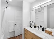 Thumbnail 15 of 34 - Maye House 2 Bedroom Bright Bathroom
