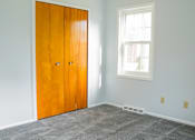 Thumbnail 19 of 31 - bedroom