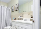 Thumbnail 12 of 24 - Taymil Holly House Bathroom