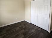 Thumbnail 26 of 32 - an empty bedroom with a ceiling fan and a closet
