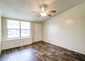 Thumbnail 16 of 28 - Entry Way