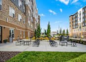 Thumbnail 27 of 40 - Courtyard Grill And Patio at Decatur Landing I & II, Minnesota