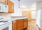 Thumbnail 10 of 29 - kitchen with full appliance package