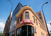 Thumbnail 97 of 100 - Nyes restaurant at The M on Hennepin, Minneapolis