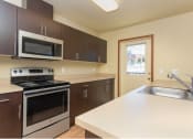 Thumbnail 15 of 28 - Fully Equipped Kitchen with Refrigerator, Microwave, Dishwasher