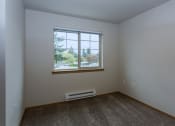 Thumbnail 21 of 31 - Bedroom