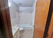 Thumbnail 5 of 17 - Lake Phalen Place Saint Paul, Minnesota Bathroom