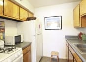 Thumbnail 3 of 4 - Linkhorn Apartments kitchen