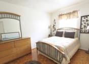 Thumbnail 2 of 4 - Linkhorn Apartments bed