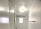 Thumbnail 13 of 19 - Orleans Bathroom
