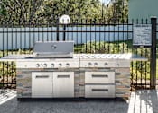 Thumbnail 16 of 20 - Townsgate Apartments | Plant City, FL | BBQ & Picnic Area