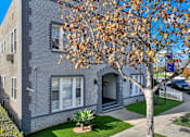 Thumbnail 10 of 19 - Exterior View of Building at Hobart Apartments, Los Angeles