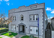 Thumbnail 5 of 19 - Exterior View at Hobart Apartments, Los Angeles, California