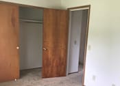 Thumbnail 6 of 16 - Riverview interior room