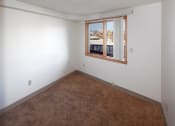 Thumbnail 14 of 17 - Empty room