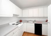 Thumbnail 25 of 27 - Clarendon Shores Kitchen