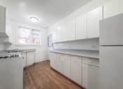 Thumbnail 18 of 24 - Green Manor - Kitchen
