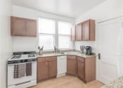Thumbnail 20 of 31 - Hamilton Place - Kitchen