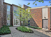 Thumbnail 17 of 32 - Entrance to building