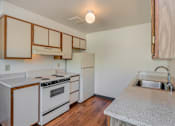 Thumbnail 15 of 32 - Courtside Apartments kitchen