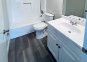 Thumbnail 19 of 24 - Park Tower bathroom