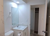 Thumbnail 13 of 22 - Punahou Circle bathroom