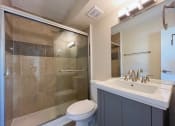 Thumbnail 10 of 18 - Punahou Heights Bathroom