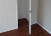 Thumbnail 22 of 37 - Moana Vista Studio Bedroom and Doorway