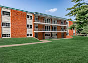 Thumbnail 4 of 20 - Green Landscape at North Pointe Apartments, Clifton Park