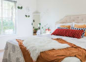 Thumbnail 6 of 10