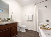 Thumbnail 5 of 20 - photo of bathroom with decoration